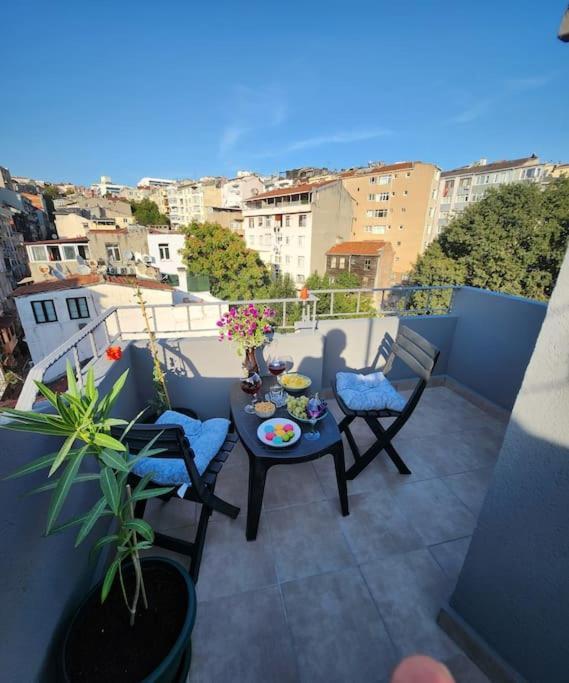 Taksim Private Terrace Close To Antique Store Galata Port Cihangir Stambuł